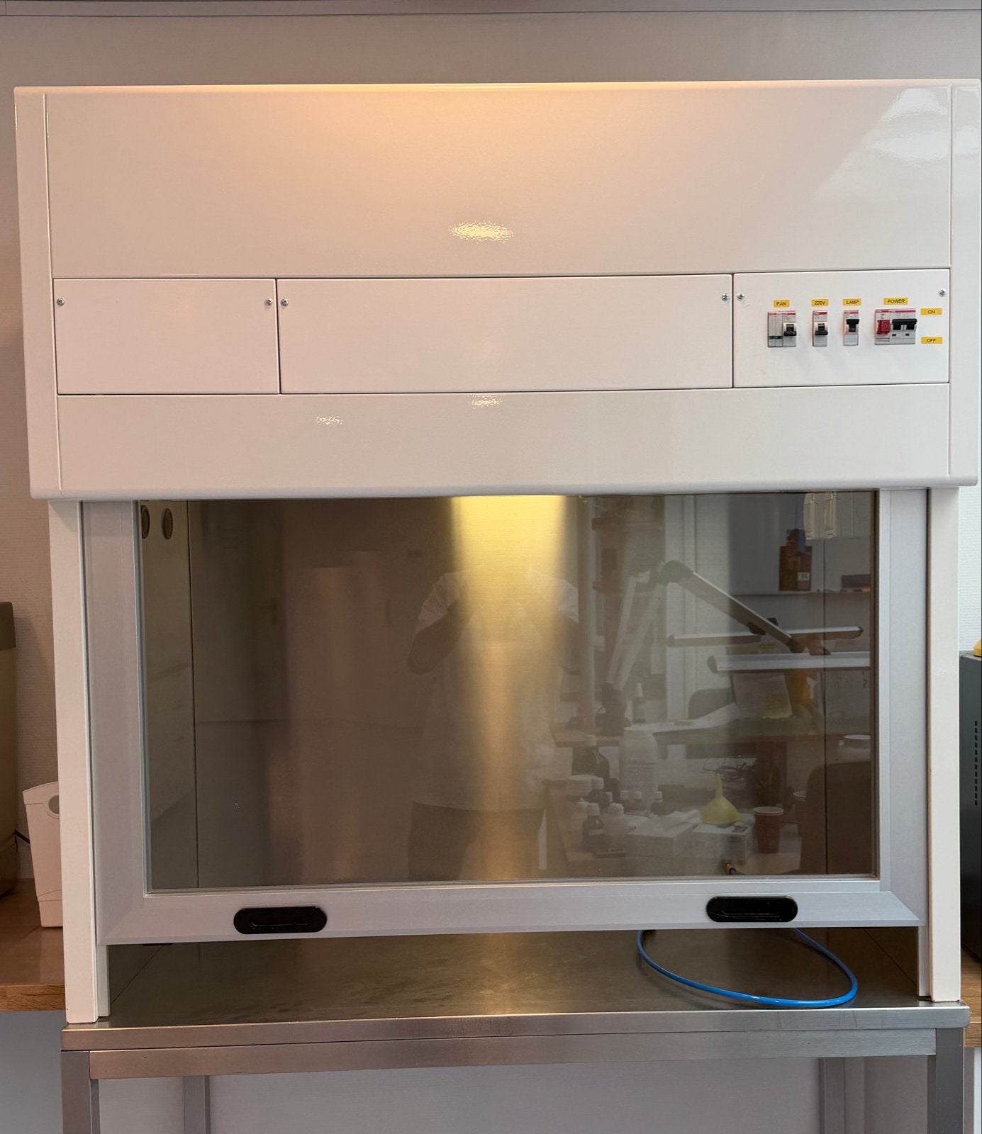 Zuurkast voor tandtechnisch laboratorium, Ophalen