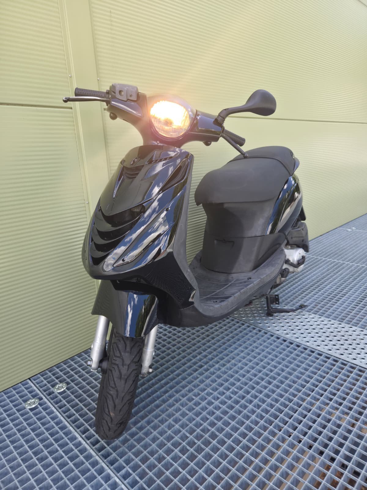 Gereviseerde Piaggio Zip 80CC | Geel Kenteken, Fietsen en Brommers, Brommers | Overige merken, Ophalen, Zo goed als nieuw