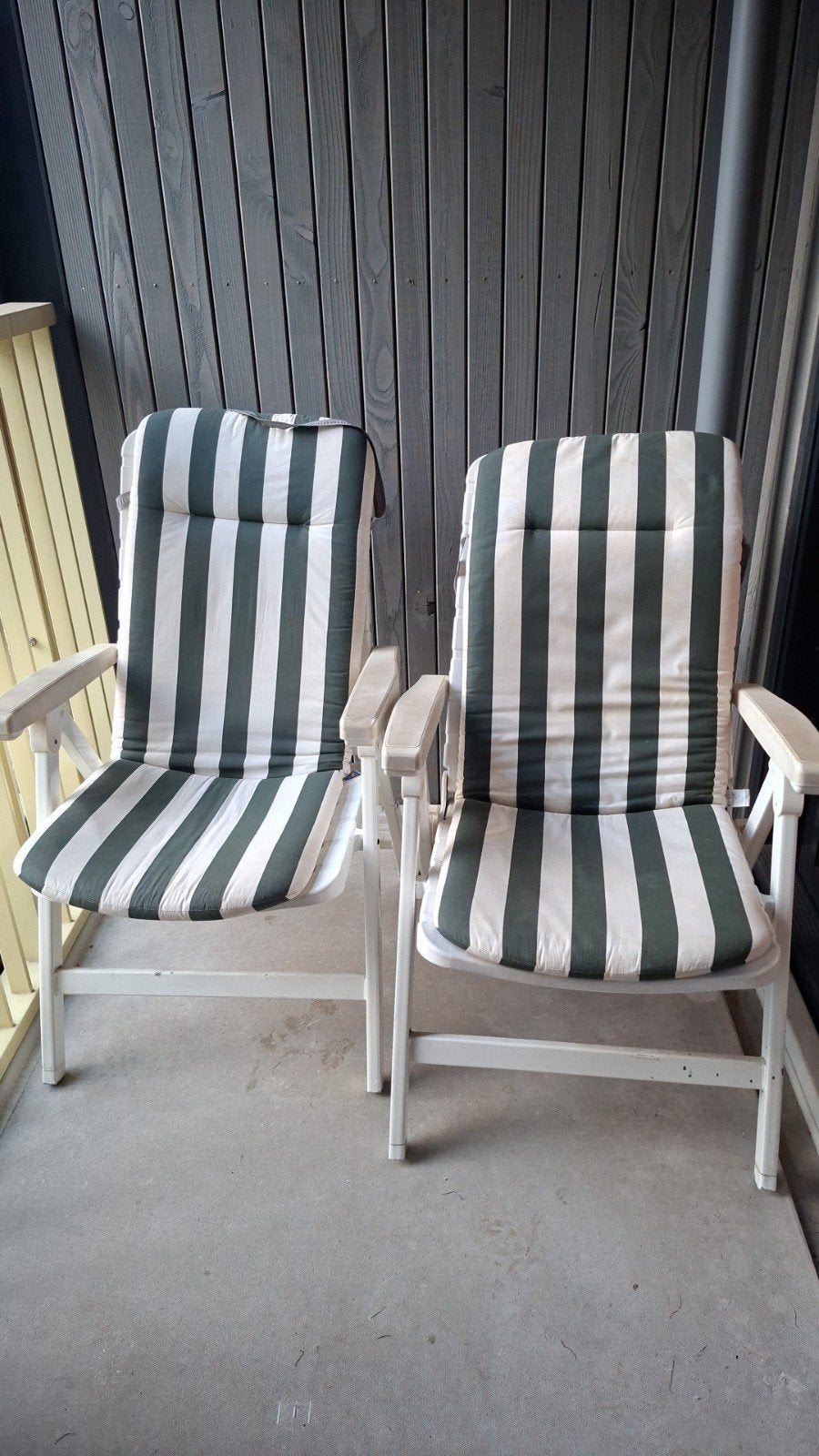 GRATIS 2x Tuinstoelen met gestreepte kussens, Tuin en Terras, Ophalen, Gebruikt, Kunststof, Inklapbaar