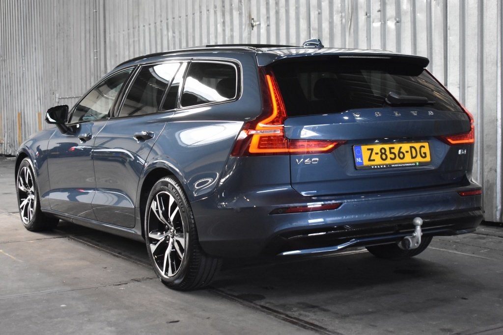 Volvo V60 B4 197PK Plus Dark | Schuifdak | Elektrische stoel, Auto's, Volvo, Automaat, 4 cilinders, 24 maanden, 197 pk