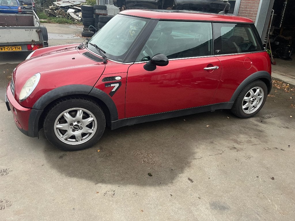 Mini 1.6 16V ONE 2005 Rood, Voorwielaandrijving, 15 km/l, 4 cilinders, 4 stoelen