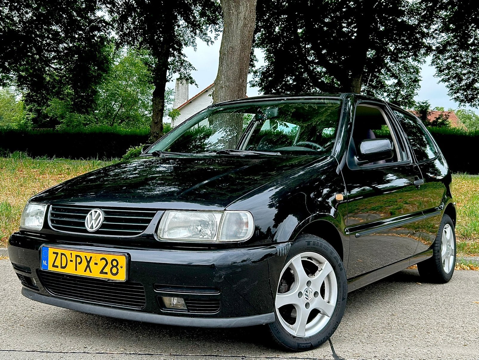 Volkswagen Polo 1.6 / Airco / LM-V / StuurBkr / Elektr.Rmn /, Auto's, 74 pk, 31 €/maand, 4 cilinders, Zwart