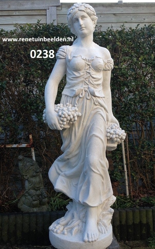 Vrouw met druivenmand. nr 0238., Ophalen, Nieuw, Beton, Mensenbeeld