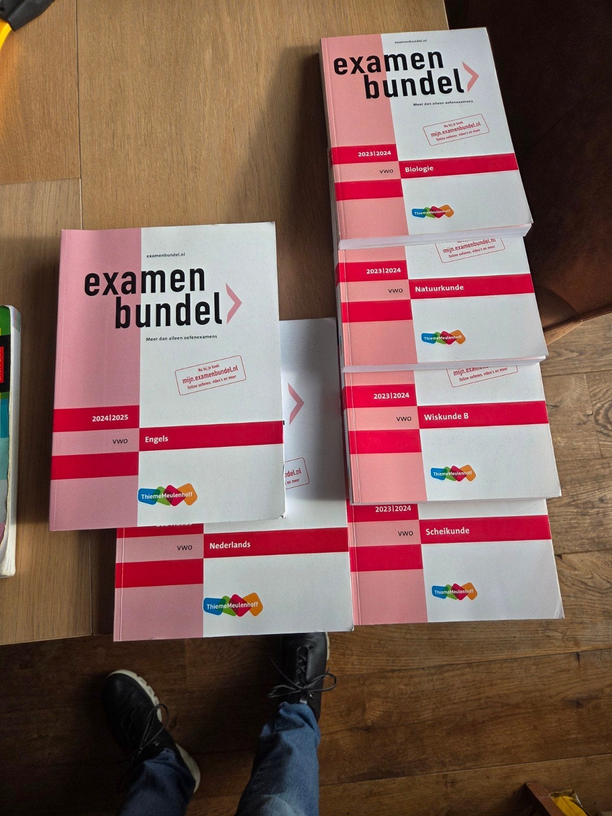 Examenbundels VWO 2023/2024 & 2024/2025 + BiNaS, VWO, Biologie, Ophalen of Verzenden, Zo goed als nieuw