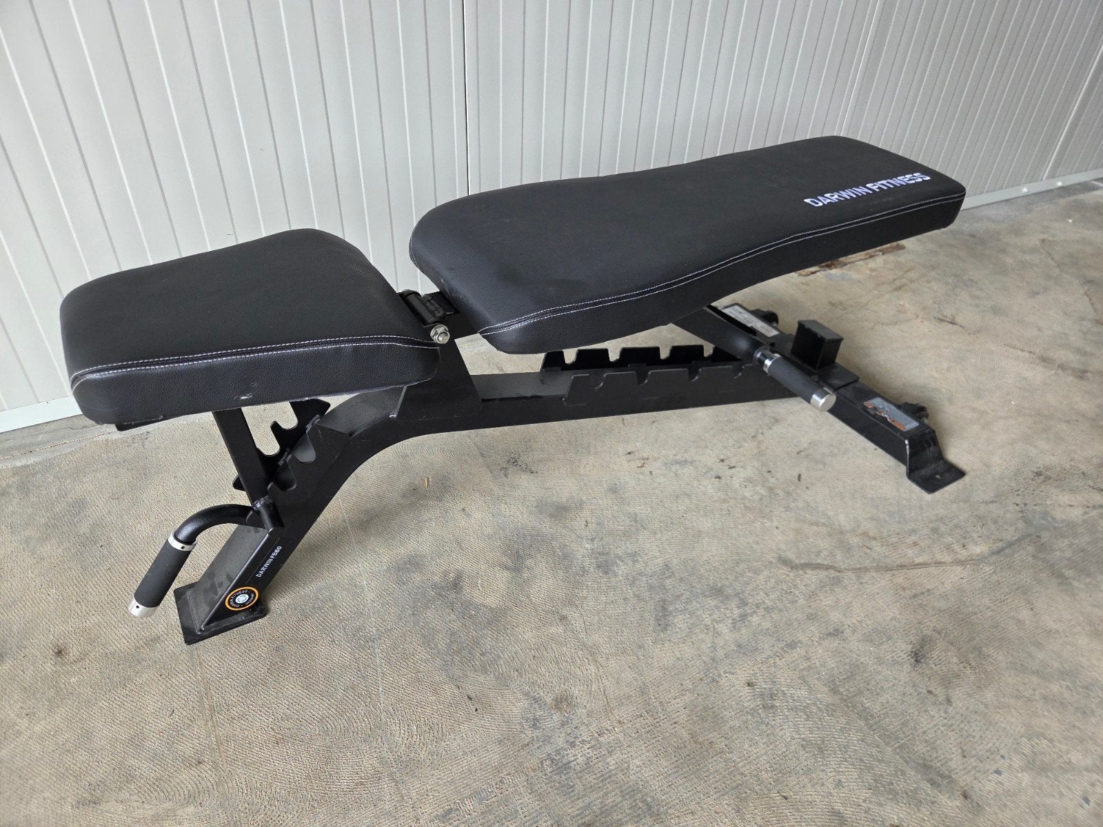 Halterbank fitness bench tot 300kg belastbaar, Sport en Fitness, Fitnessmaterialen, Ophalen, Zo goed als nieuw, Fitnessbank