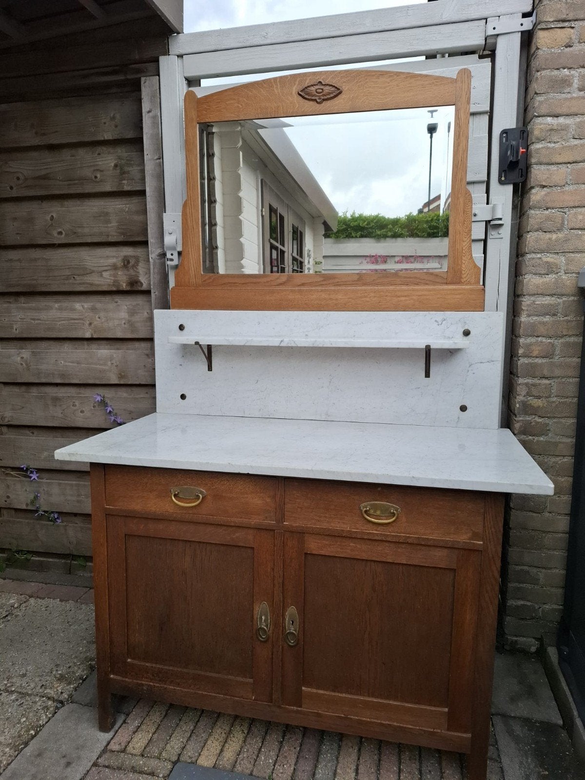 Antieke wastafel met marmeren blad en spiegel, Ophalen