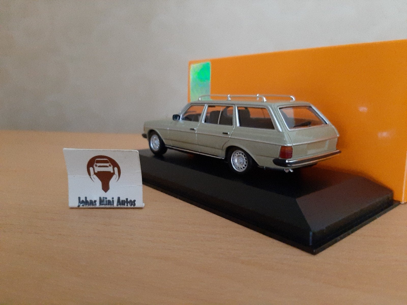 Mercedes Benz 230 TE (S123) lichtgroen met./Maxichamps 1:43, Hobby en Vrije tijd, Modelauto's | 1:43, Overige merken, Auto, Nieuw