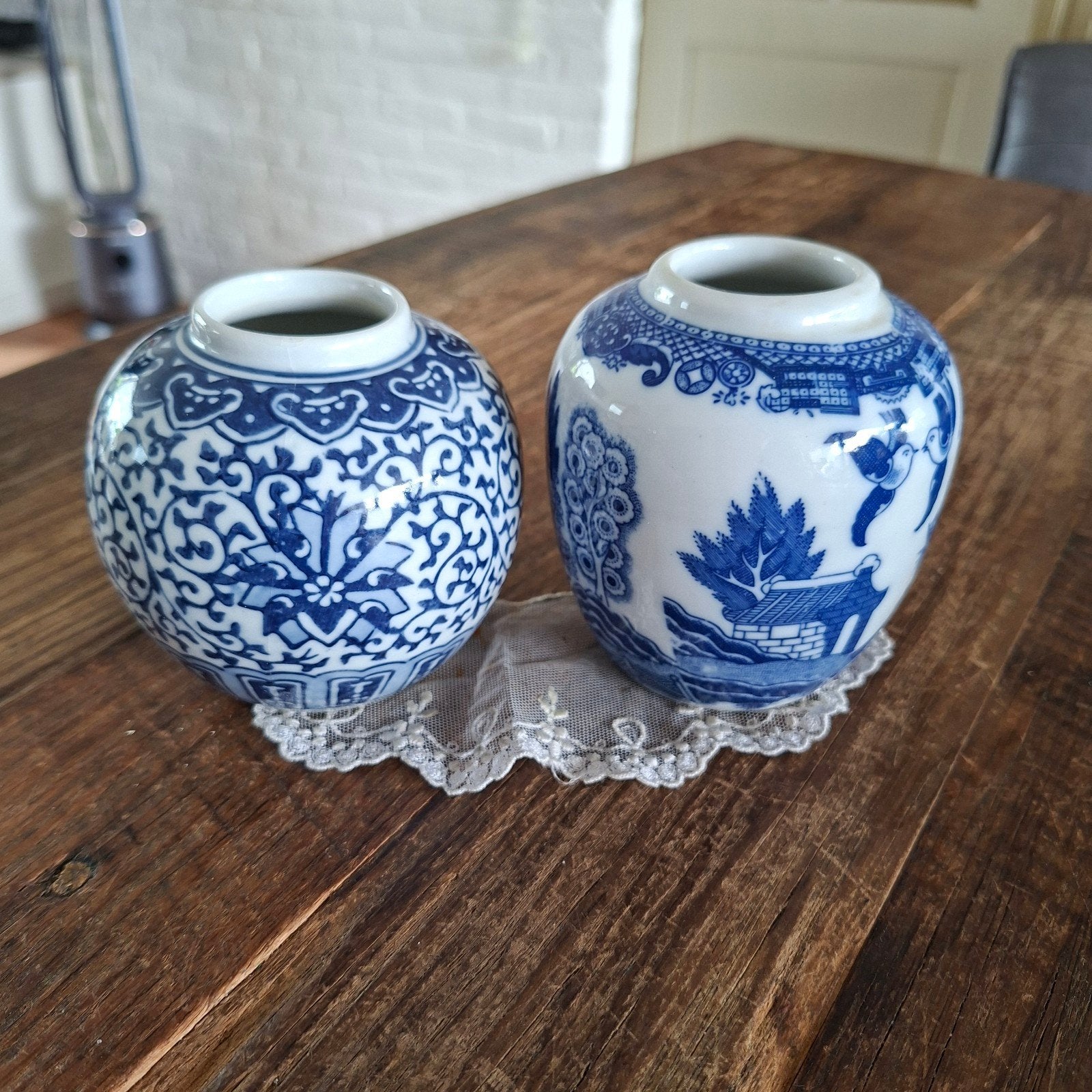 2 Chinese Vaasjes 10 cm groot, Antiek en Kunst, Antiek | Vazen, Ophalen of Verzenden