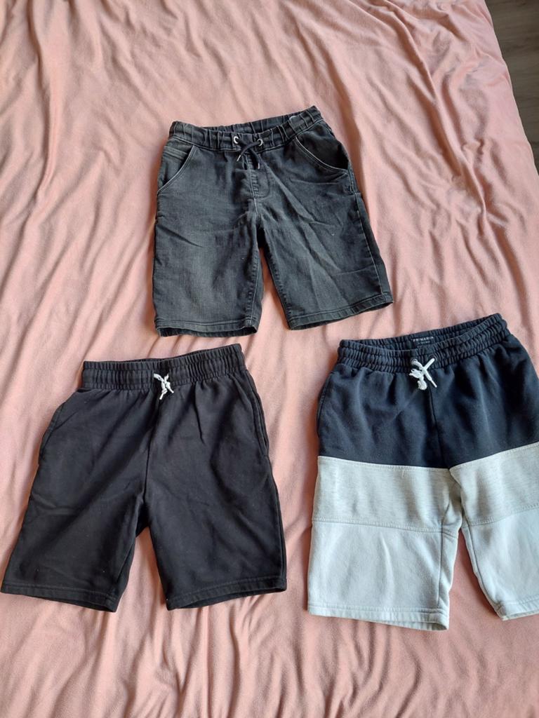 Set van 3 comfortabele jongensshorts - Maat 128, Kinderen en Baby's, Kinderkleding | Maat 146, Broek, Gebruikt, Ophalen of Verzenden