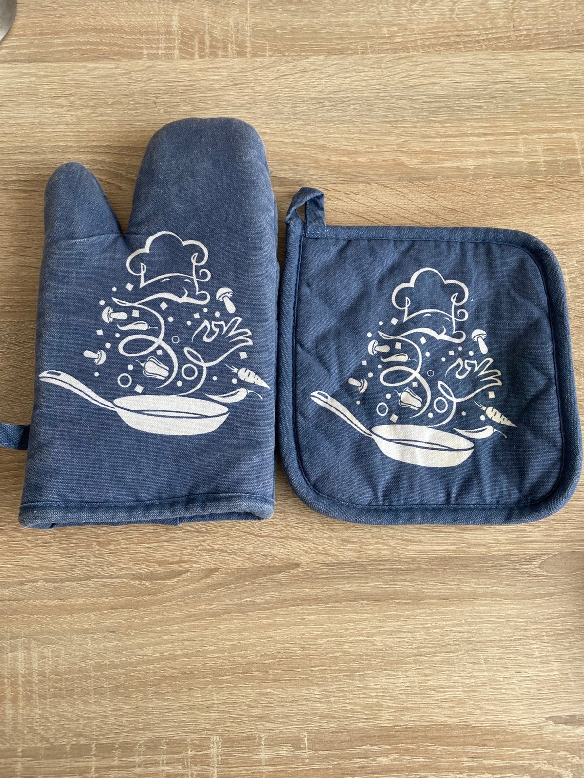 Let's Get Baked,Fun Oven Gloves and Pot Holders Set, Silicon, Ophalen of Verzenden, Zo goed als nieuw