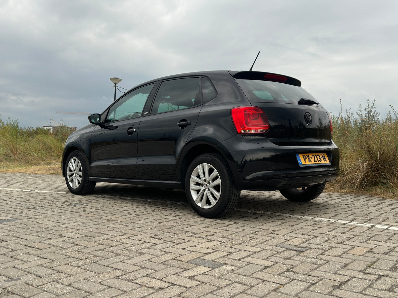 Volkswagen Polo 1.2 51KW 2012 Zwart, Auto's, Voorwielaandrijving, 967 kg, 40 €/maand, 1198 cc