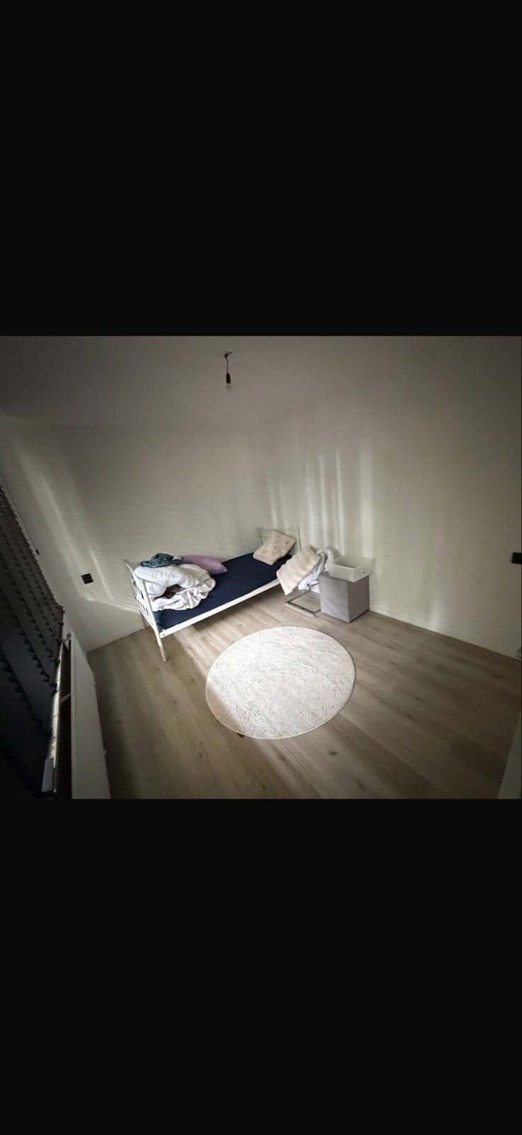Logeerbed met bijpassend kleed, Huis en Inrichting, Gebruikt, 90 cm, Eenpersoons, Wit
