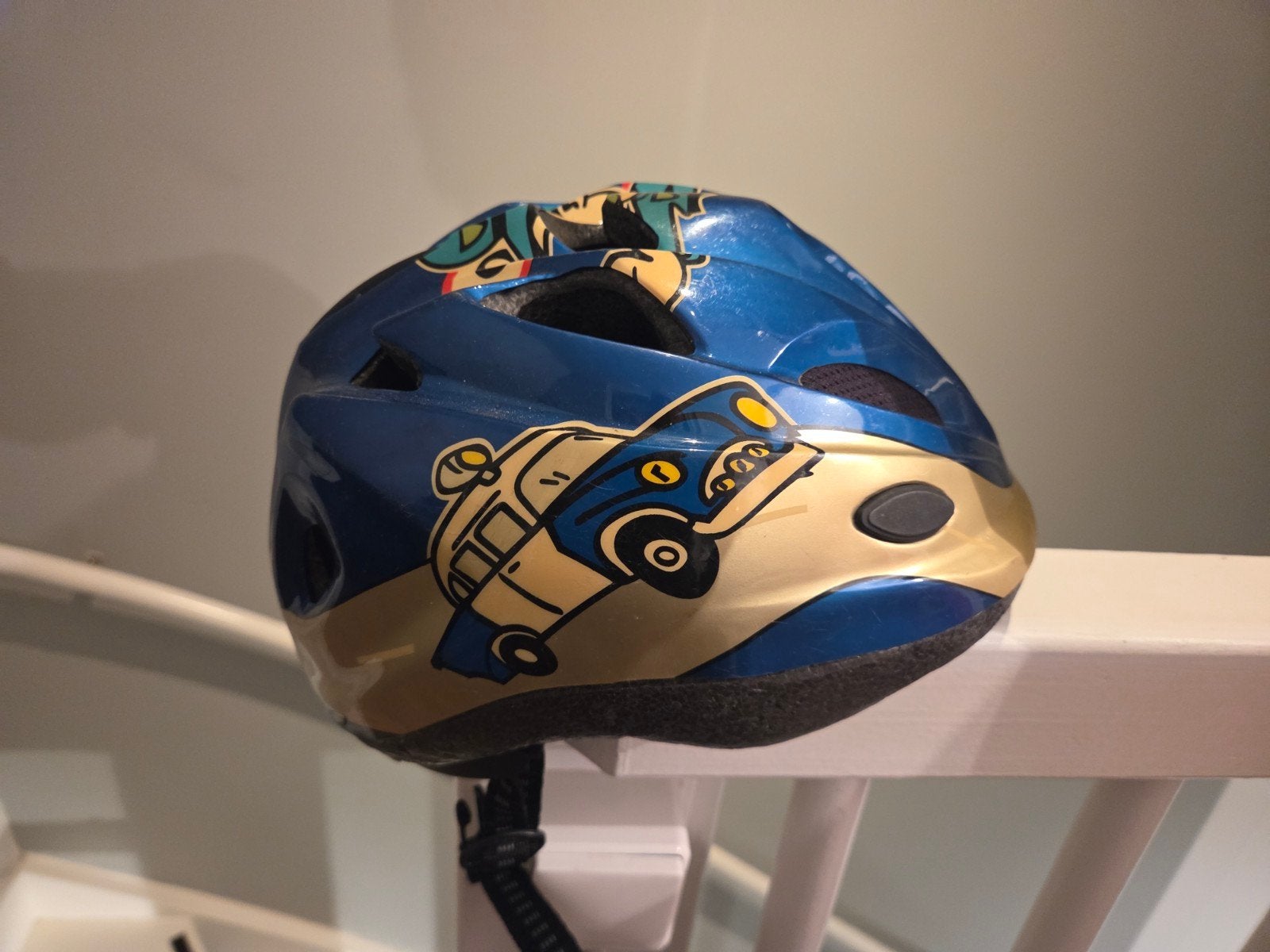 Kinderfietshelm - Blauw met auto's, maat S, Gebruikt, Onbekend, Jongen of Meisje, Ophalen