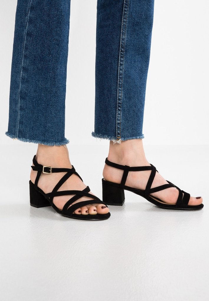 New look zwarte suede sandalen met straps maat 37 wide fit, Verzenden, New Look, Zwart, Sandalen of Muiltjes