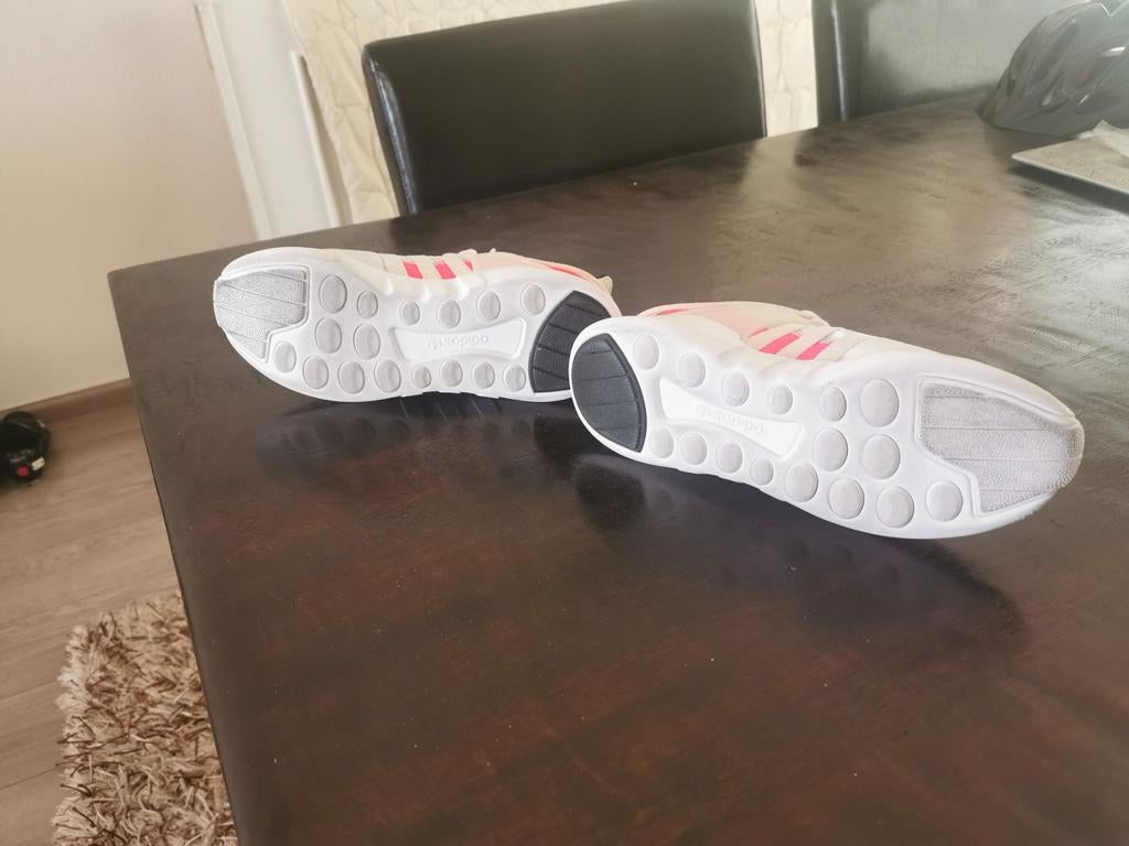 Te koop adidas sport schoenen., Kinderen en Baby's, Wipstoeltjes, Ophalen of Verzenden, Zo goed als nieuw