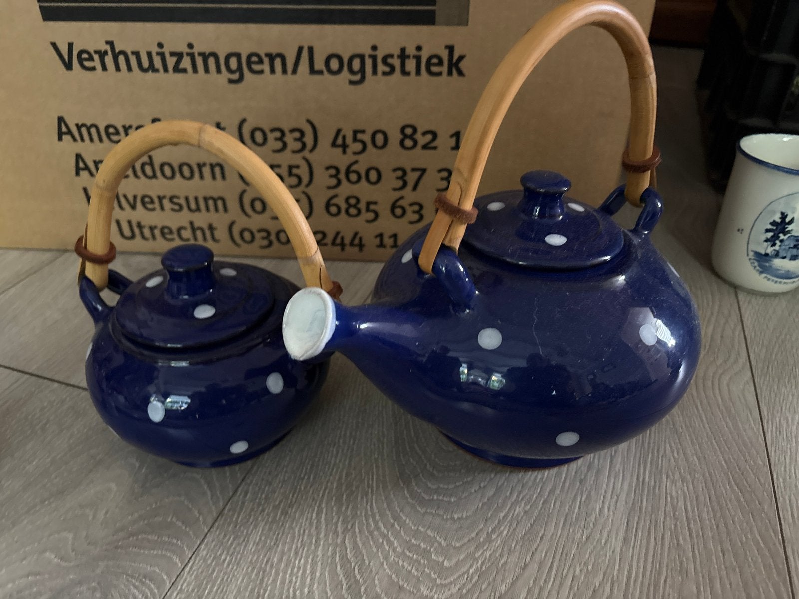 London Pottery Theepot met stippen en bamboe handvat, Ophalen, Gebruikt