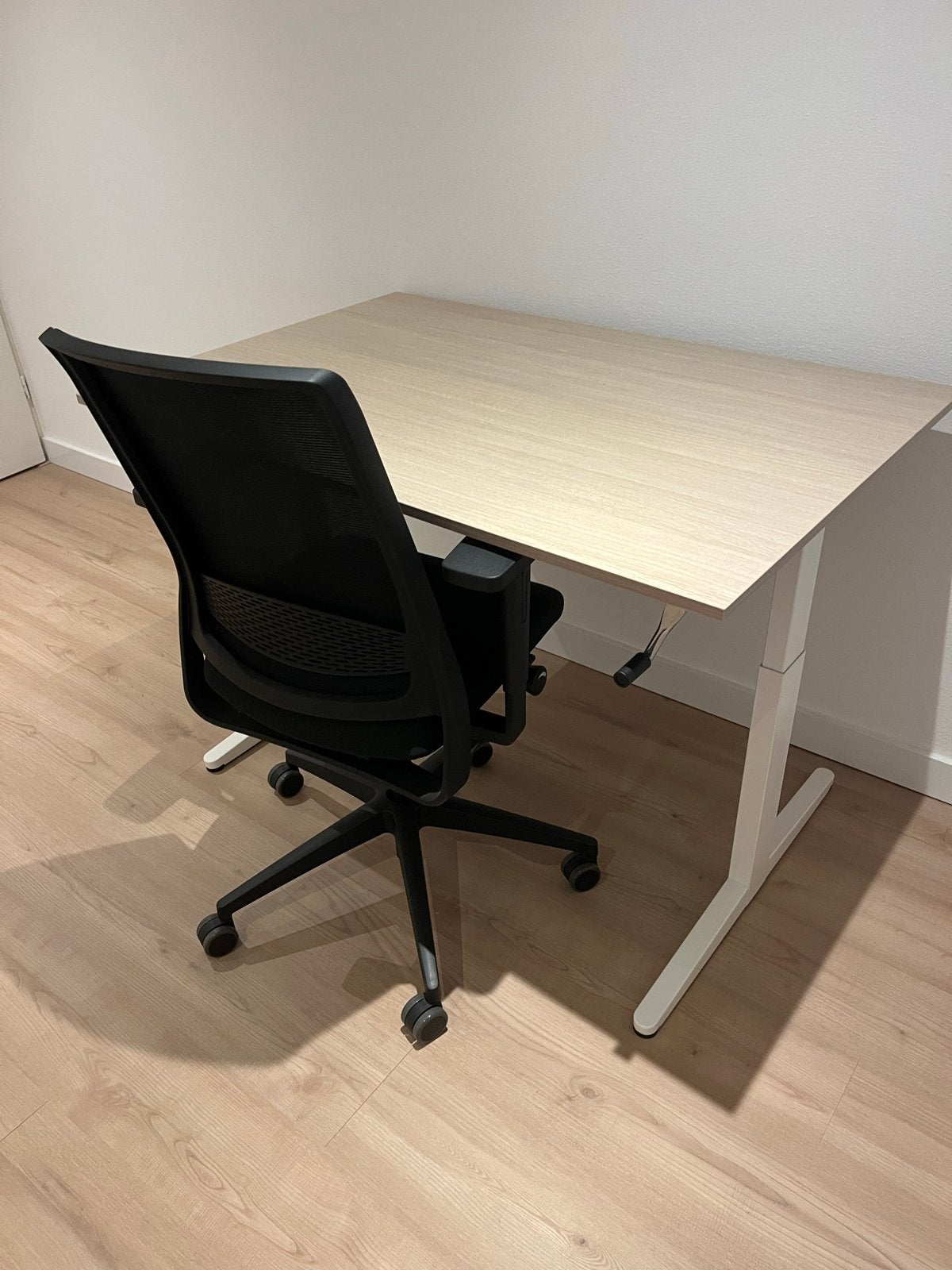 Gispen in hoogte verstelbaar bureau - Z.G.A.N., Ophalen, 81 cm, 121 cm, In hoogte verstelbaar