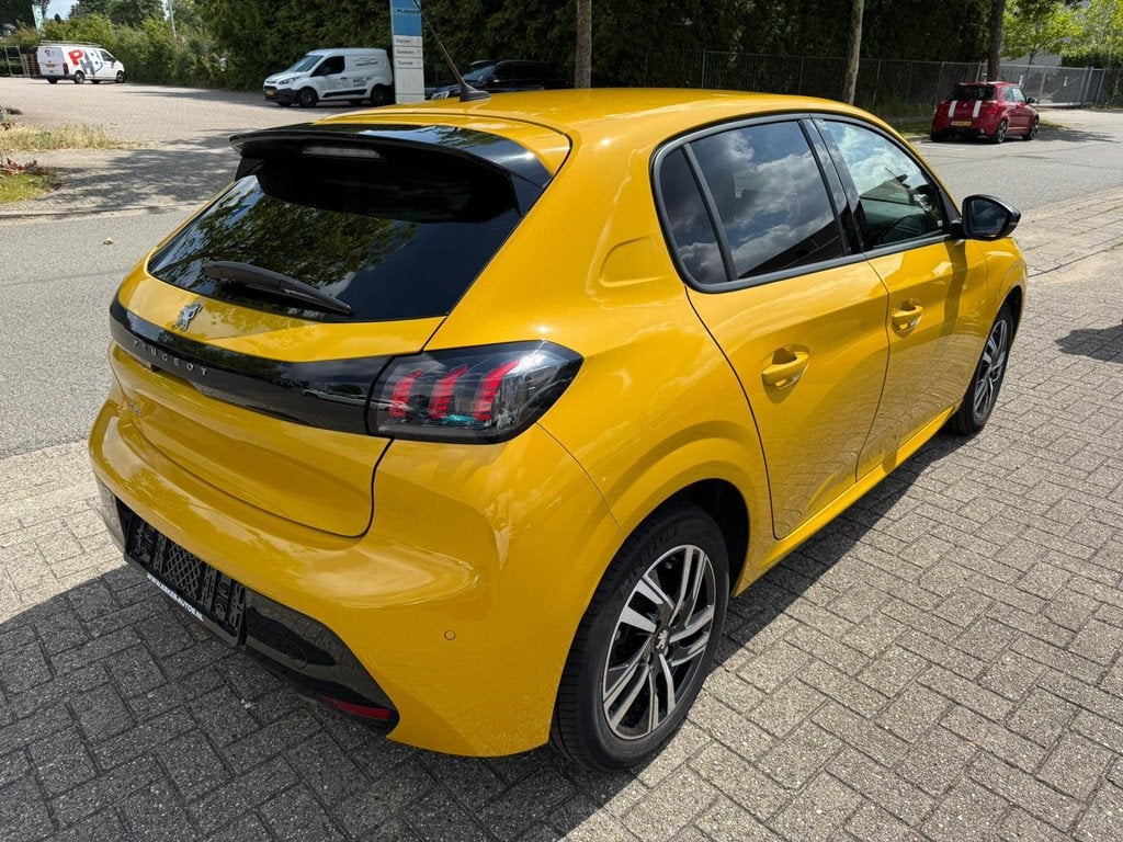 Peugeot 208 1.2 PureTech Allure 100PK, Navi Dealer auto, Auto's, Peugeot, Voorwielaandrijving, 101 pk, Leder en Stof, Handgeschakeld