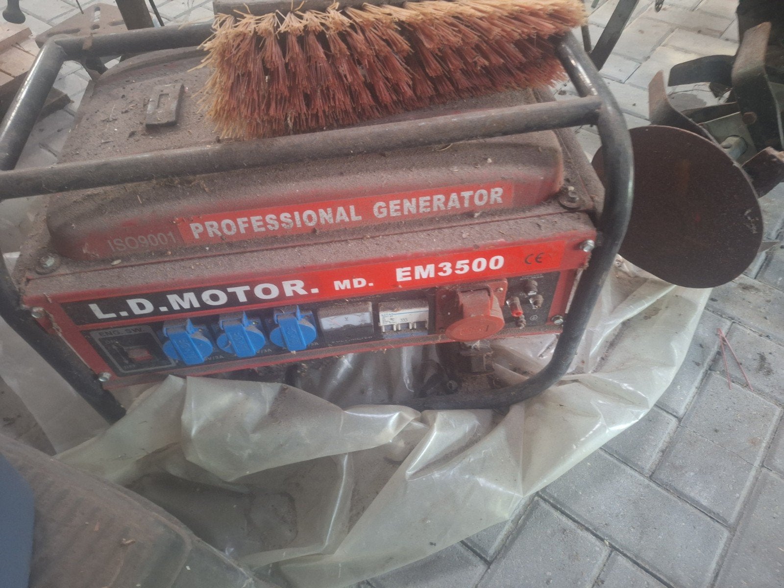 Te koop benzine aggregaat, Ophalen