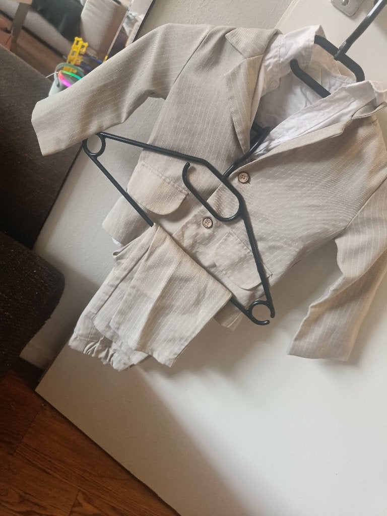Beige pak maat 98, Zo goed als nieuw, Wit, Ivoor of Crème, Trouwpak, Ophalen