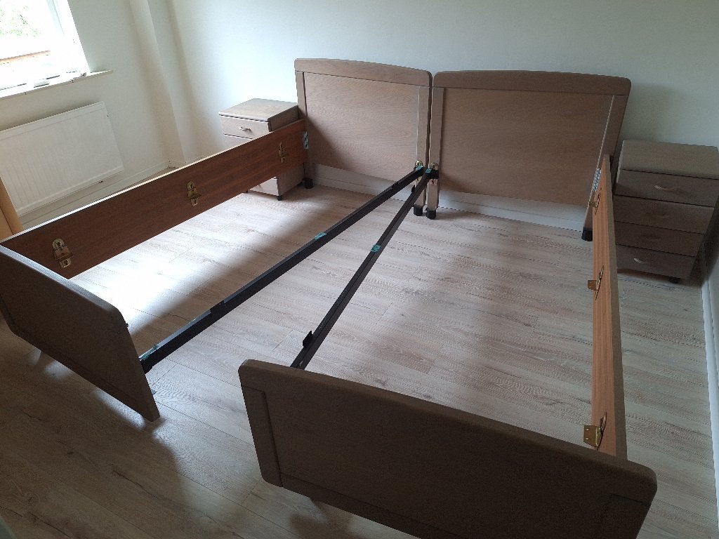 Uitrijdbaar bed 2 pers 90/200 cm + nachtkastjes., Huis en Inrichting, Slaapkamer | Bedden, Ophalen, Gebruikt, 90 cm, Overige kleuren