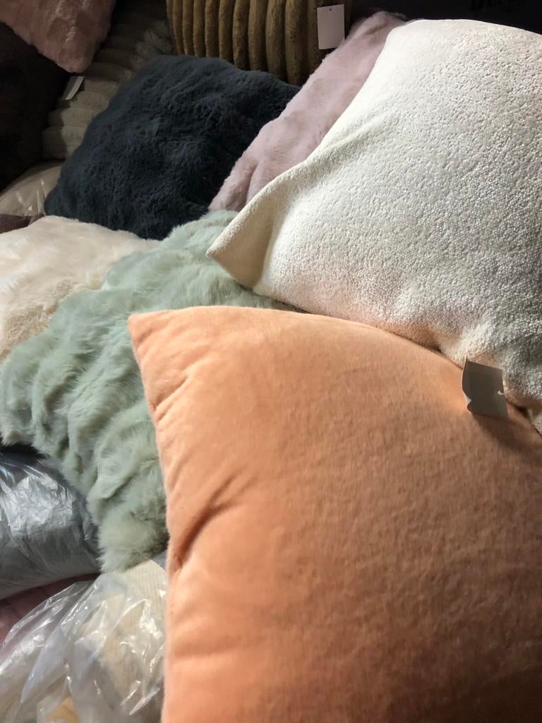 Diverse fluffy/teddy kussens in verschillende kleuren, Ophalen of Verzenden, Nieuw, Overige kleuren, Vierkant