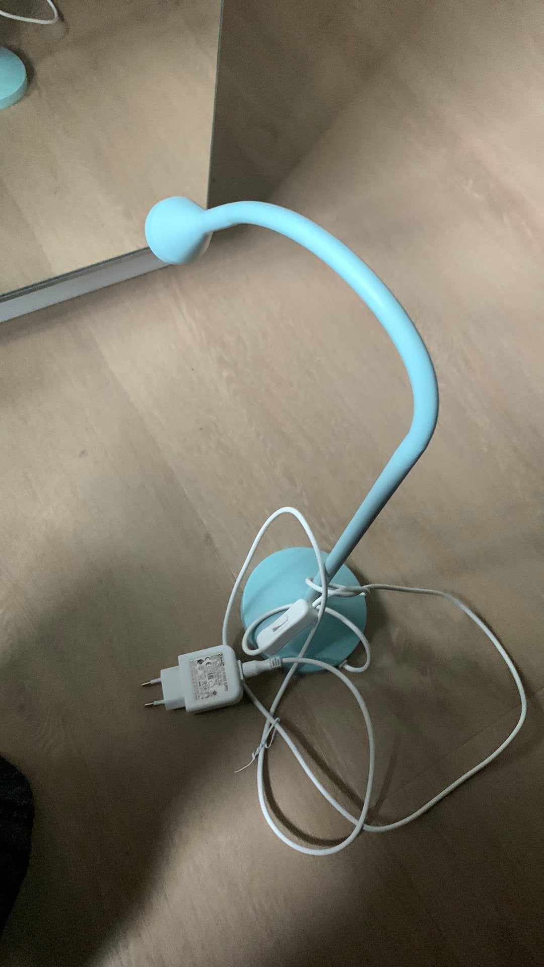 Bureaulamp blauw ikea, Bureaulamp, LED verlichting, Overige stijlen, Zo goed als nieuw