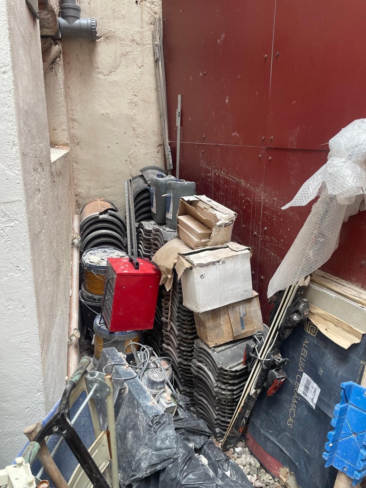 Gratis af te halen: dakpannen, Doe-het-zelf en Verbouw, Dakpannen en Dakbedekking, Ophalen, Steen of Klei, Zo goed als nieuw, 15 m² of meer