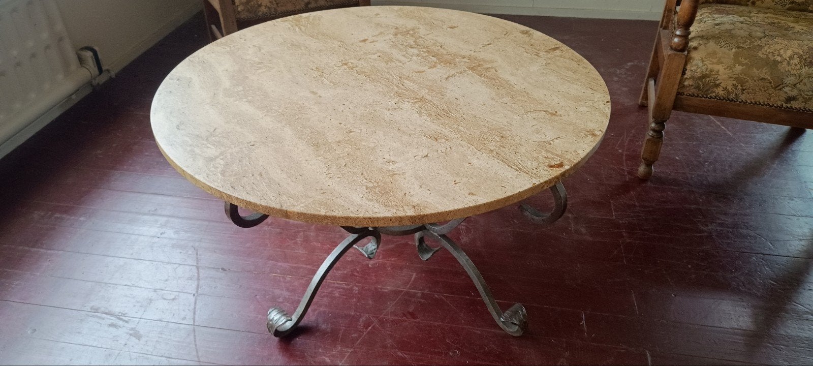 Salontafel met smeedijzeren onderstel en marmeren blad, Ophalen