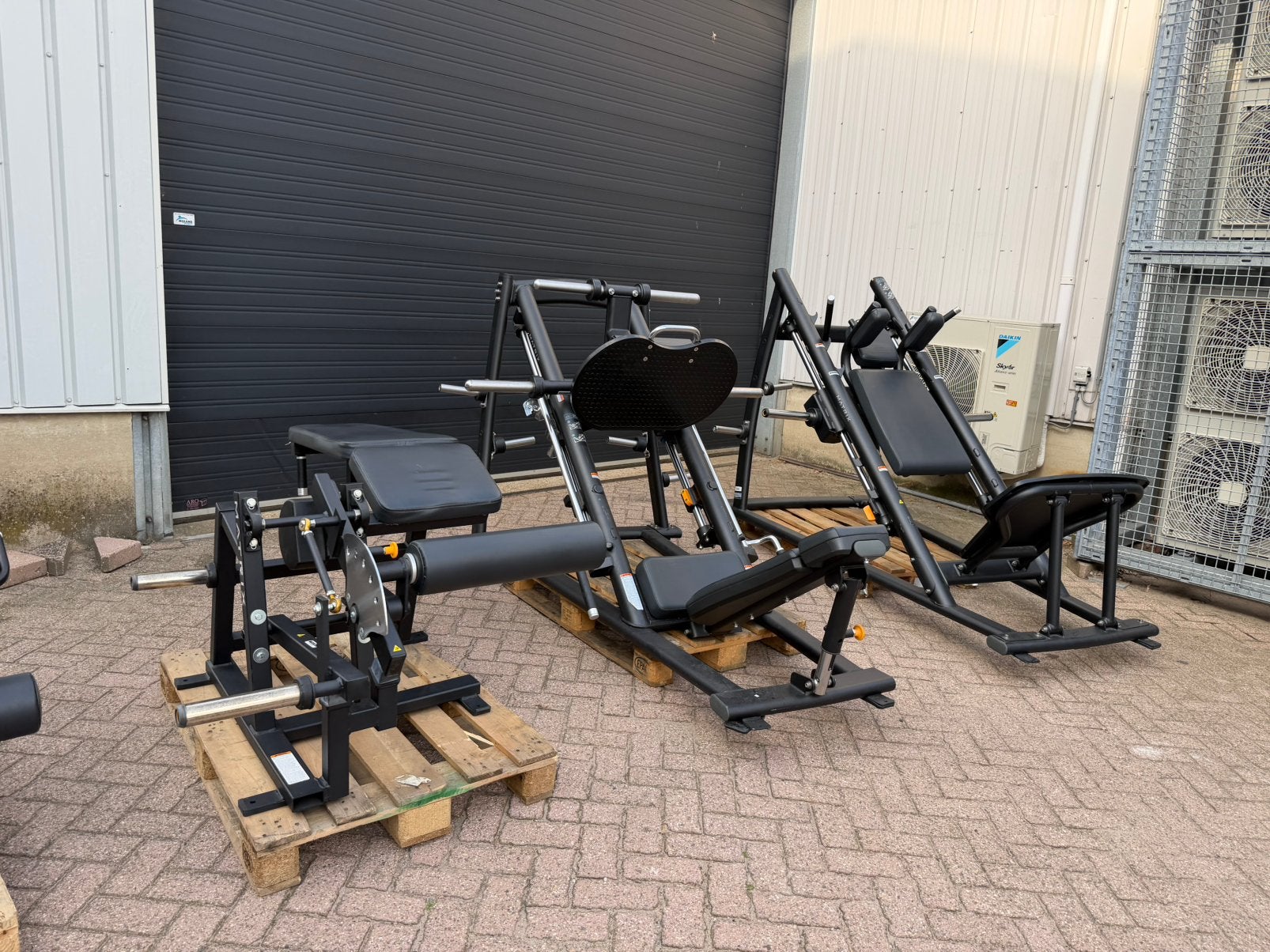 4 Matrix Plate Loaded Apparaten, Hack Squat, Leg Press, Leg, Ophalen, Gebruikt, Armen, Krachtstation