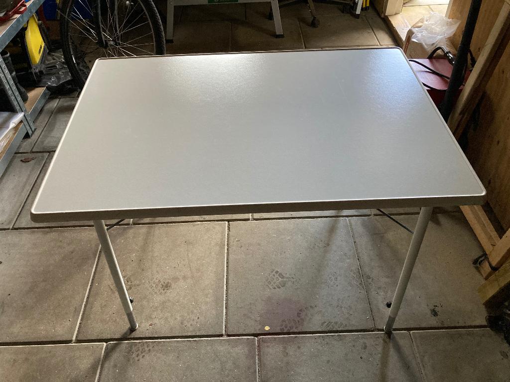 Campingtafel, Caravans en Kamperen, Kampeeraccessoires, Gebruikt, Ophalen