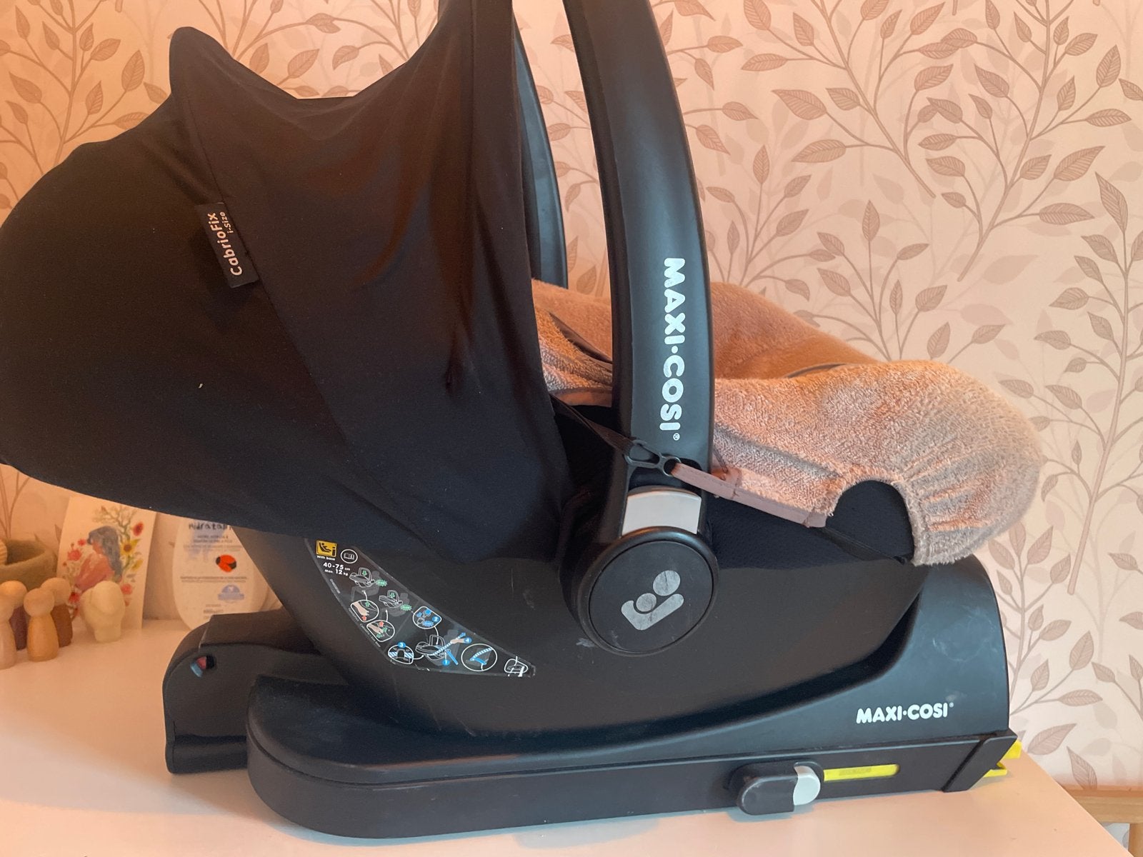 Maxi-Cosi Cabriofix autostoel met FamilyFix base, Ophalen, Autogordel of Isofix, Gebruikt, Zijbescherming