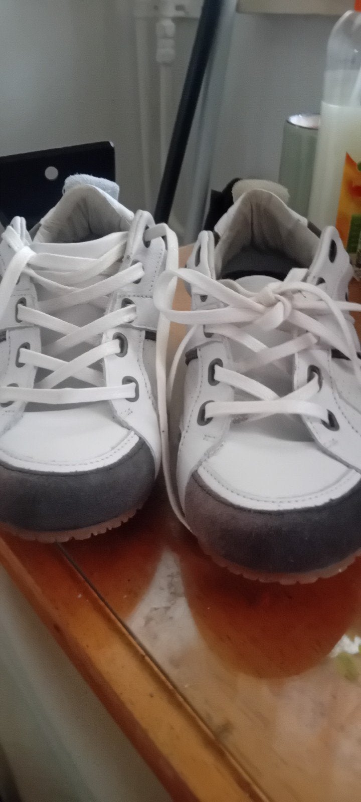 Human nature shoes, Ophalen