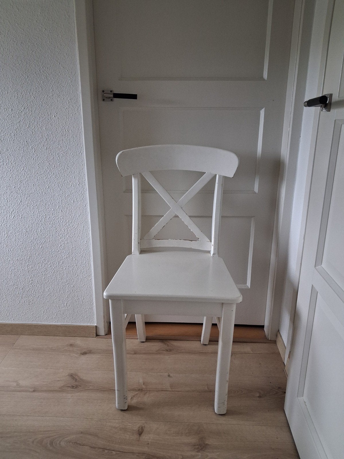 Witte houten stoel met kruisrug - Gebruikt, Ophalen, Gebruikt, Wit, Eén