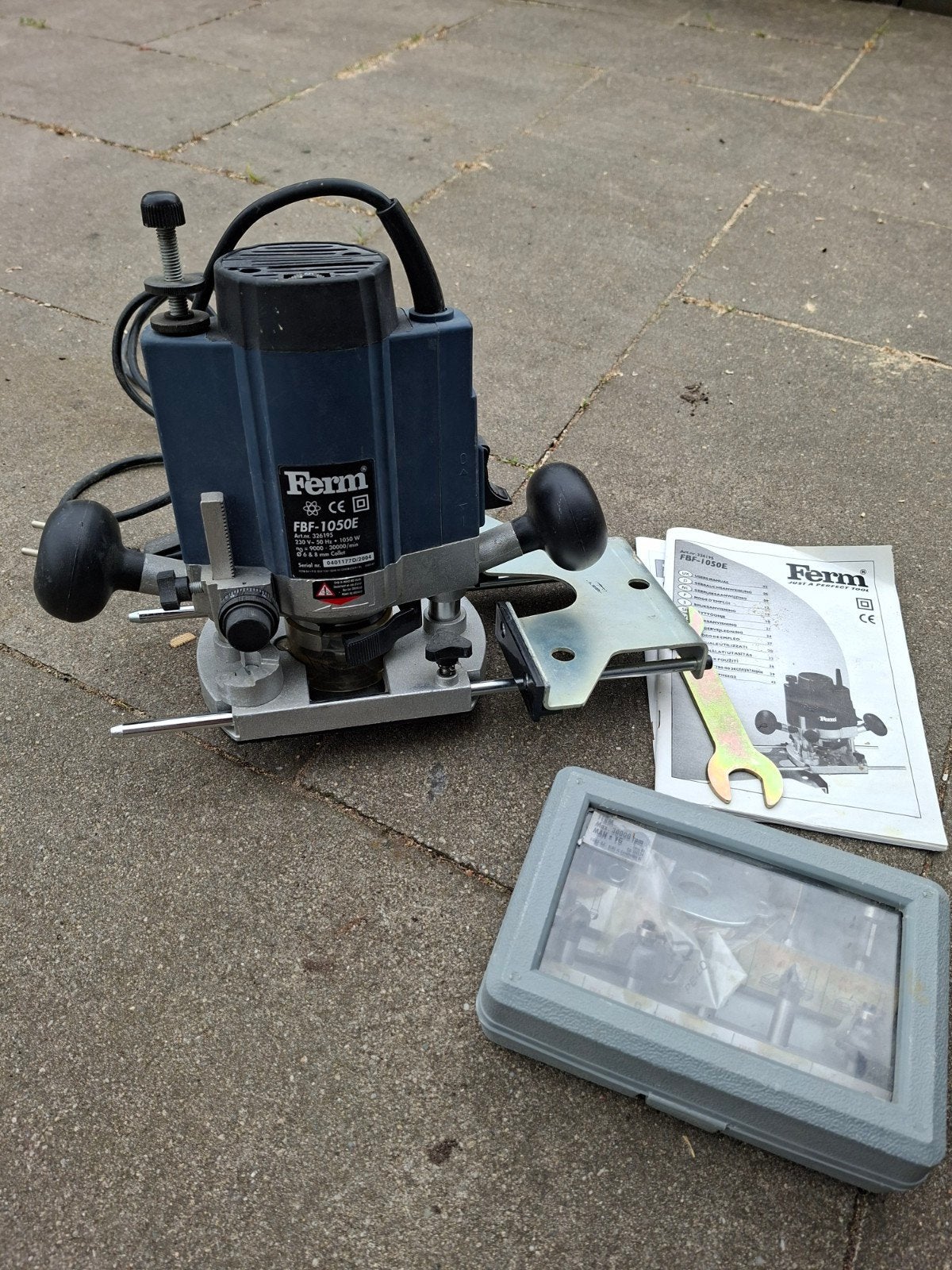 Ferm Bovenfrees FBF-1050E met accessoires, Gebruikt, Ophalen of Verzenden, Ferm, Bovenfrees