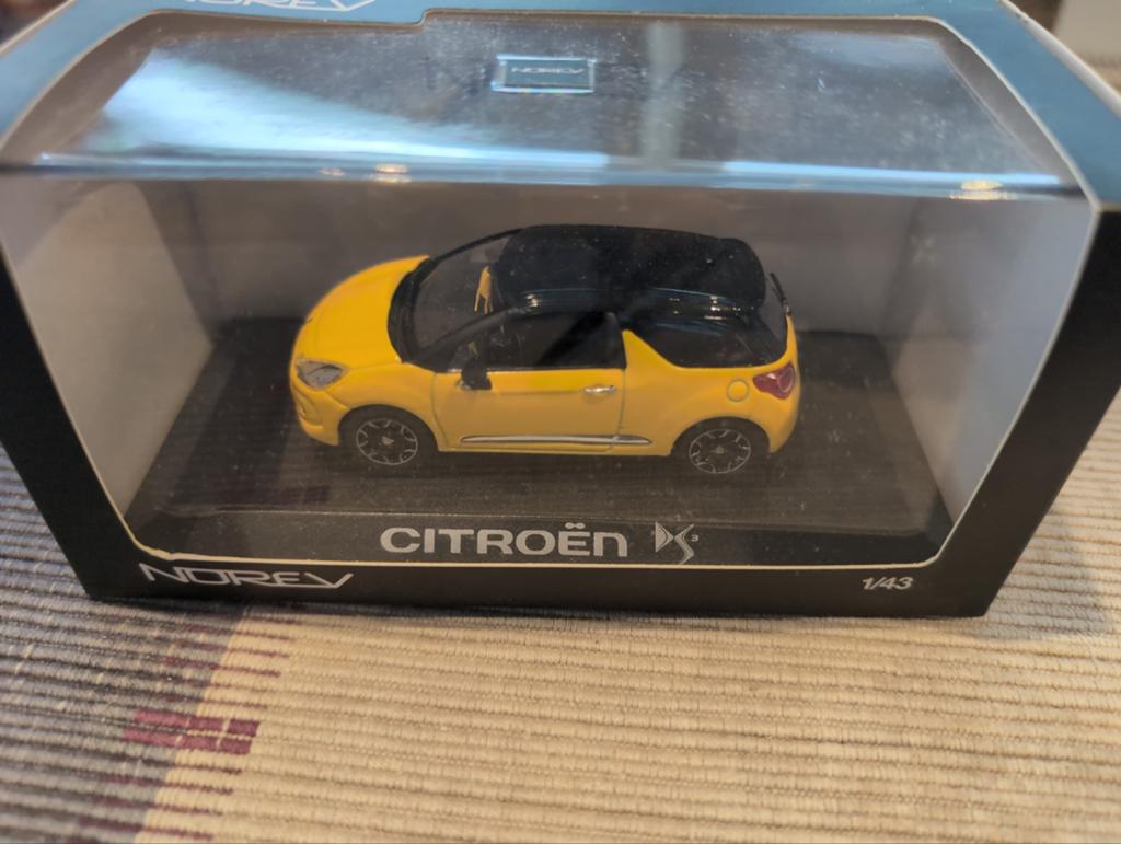 Norev Citroën DS3 Schaalmodel 1/43 Geel/Zwart, Ophalen of Verzenden, Zo goed als nieuw, Auto, Norev