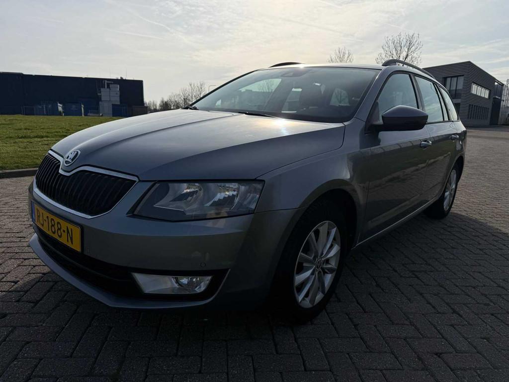 Skoda Octavia Combi 1.6 TDI Greentech Elegance; RJ-188-N, Auto's, Skoda, Bedrijf, Octavia, Diesel, Euro 5, A, Stationwagon, Handgeschakeld