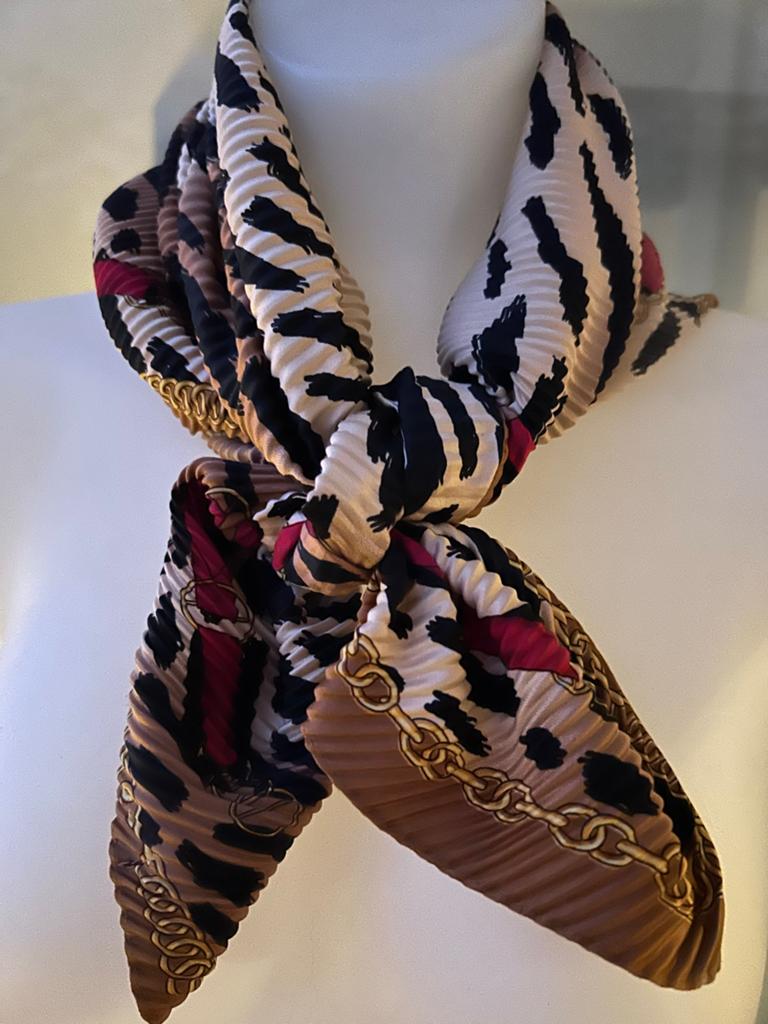 Stijlvolle geplooide sjaal met dierenprint en kettingmotief, Kleding | Dames, Mutsen, Sjaals en Handschoenen, Ophalen of Verzenden