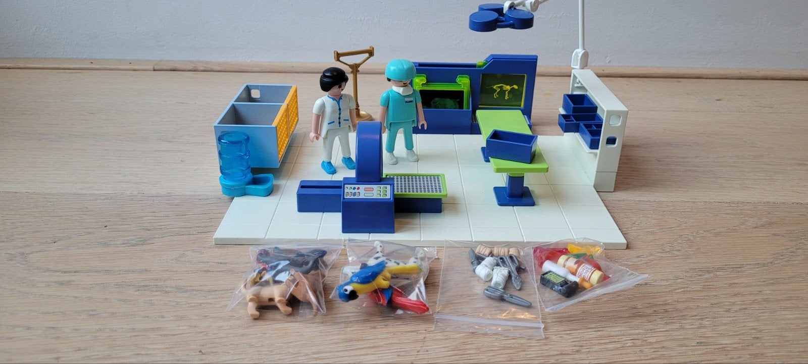 Playmobil Dierenkliniek met accessoires en dieren, Ophalen of Verzenden, Gebruikt, Jongen of Meisje