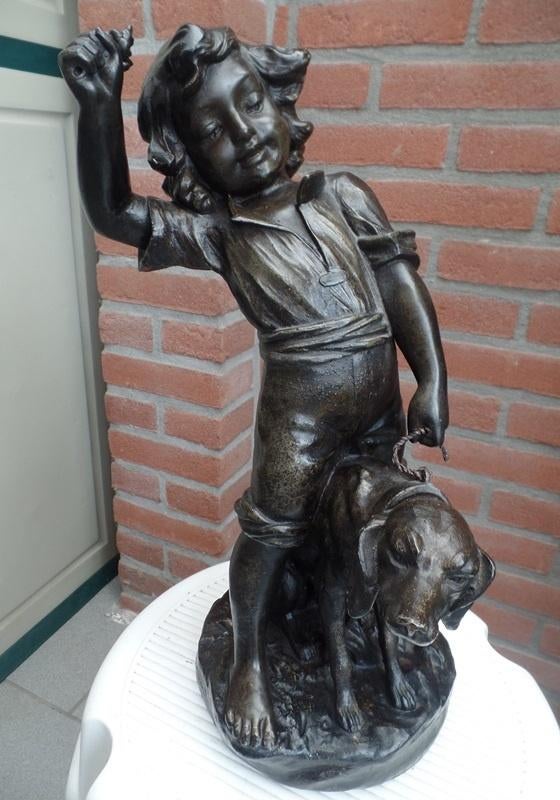 Zamak beeld jongen met hond ., Ophalen, Klassiek, Beeld, 20 - 50 cm