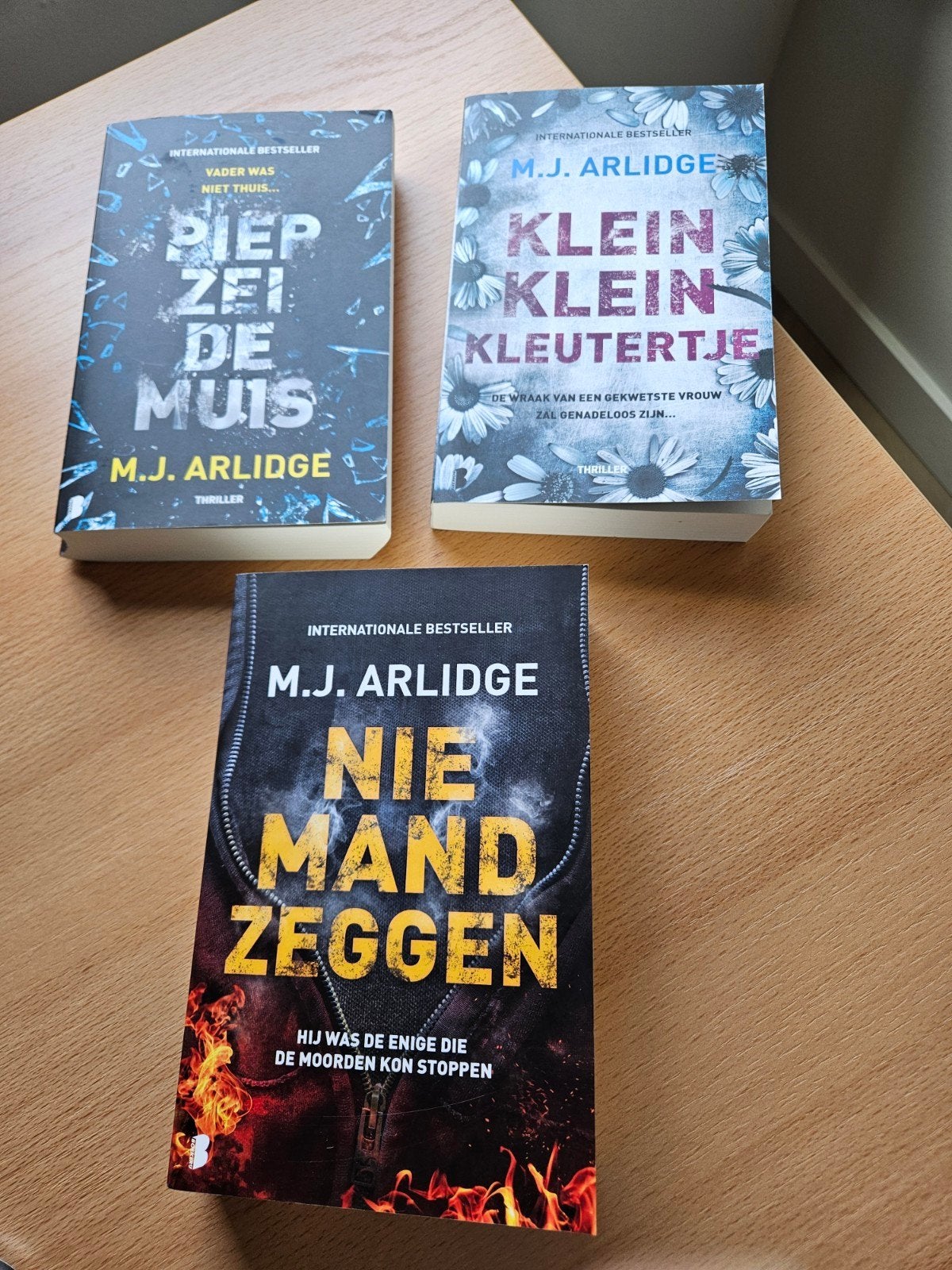 3 Stuks M.J. Arlidge thrillers., Boeken, Ophalen of Verzenden, Zo goed als nieuw, M.J. Arlidge, Nederland