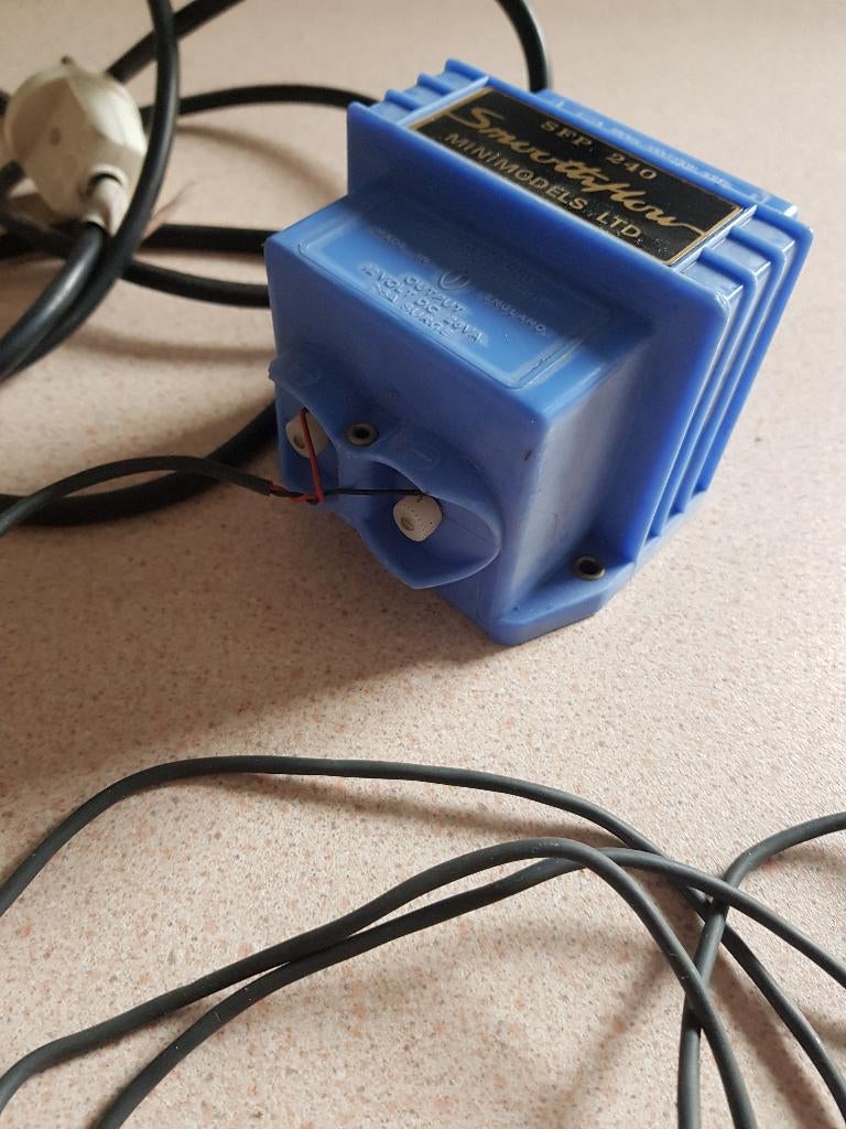 Te koop goede TRANSFORMATOR 12 volt v trein modelspoorbaanHO, Hobby en Vrije tijd, Modeltreinen | H0, Ophalen of Verzenden, Gelijkstroom