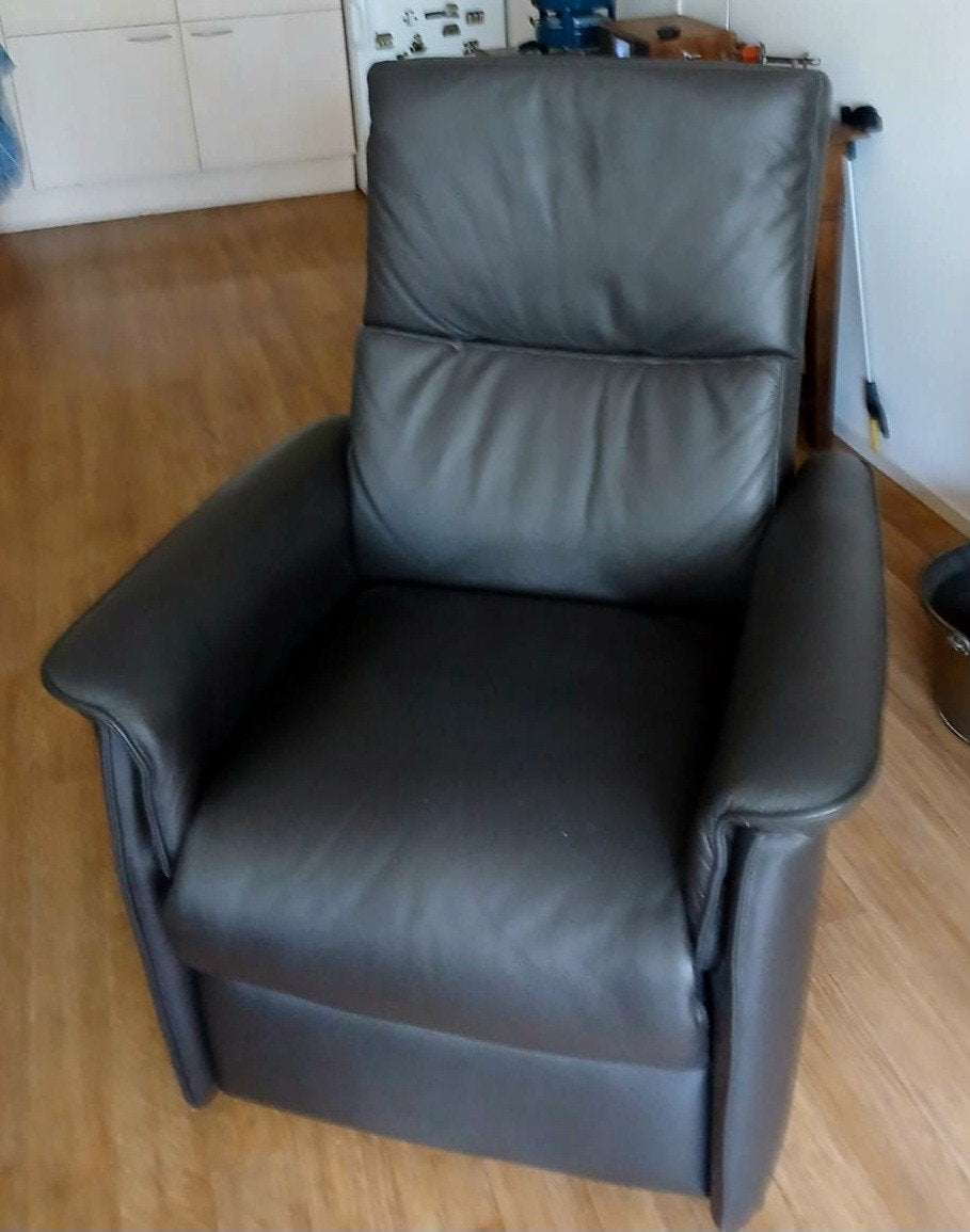 Zwart leren relax fauteuil, Huis en Inrichting, Fauteuils, Ophalen, Zo goed als nieuw, Leer, 50 tot 75 cm