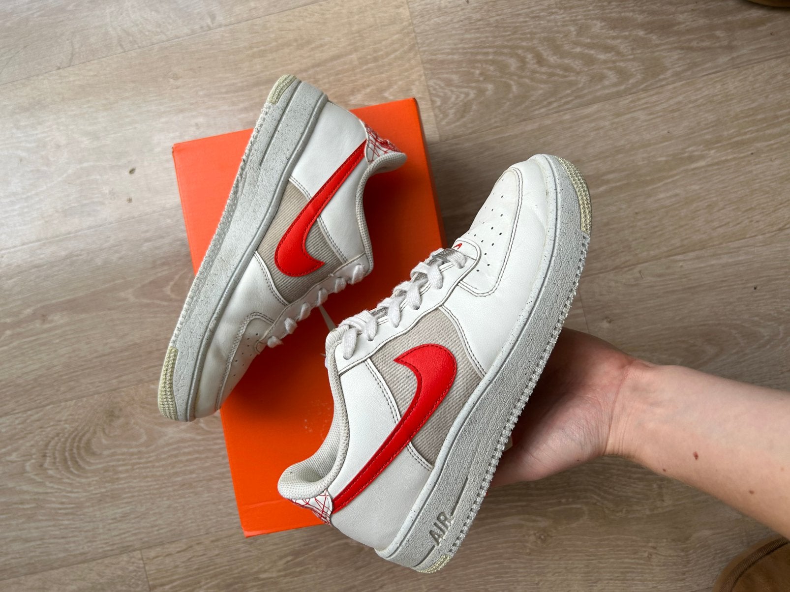 Nike Air Force 1 ’07 LV8 Tartan Plaid – wit/rood –, Kleding | Heren, Verzenden, Wit, Sneakers of Gympen, Zo goed als nieuw