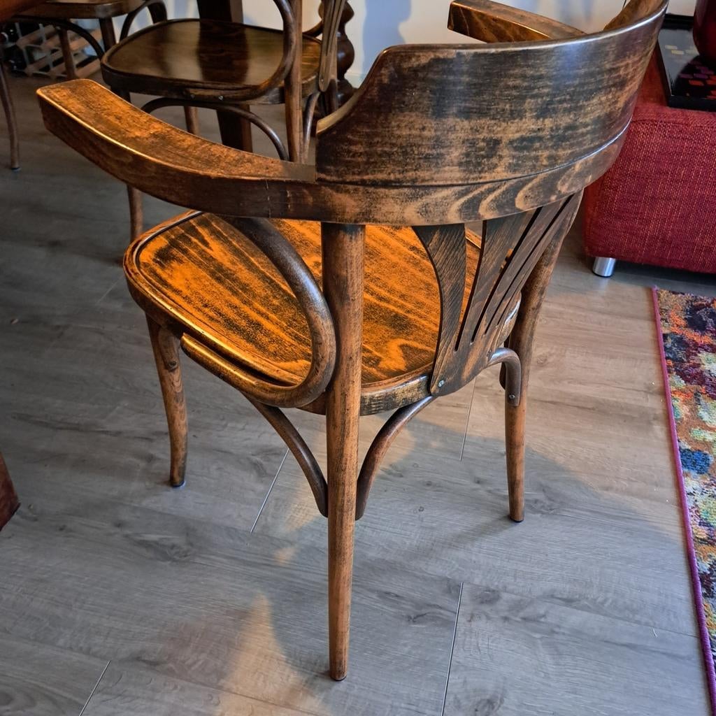 2 cafestoelen in goede staat - afhalen in Driehuis, Huis en Inrichting, Stoelen, Gebruikt, Twee, Bruin, Ophalen of Verzenden