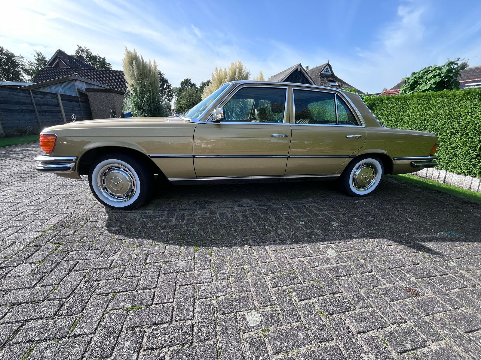 Mercedes-Benz S-Klasse E280 1977 Geel/goud, Auto's, Bruin, Particulier, Sedan, Geïmporteerd
