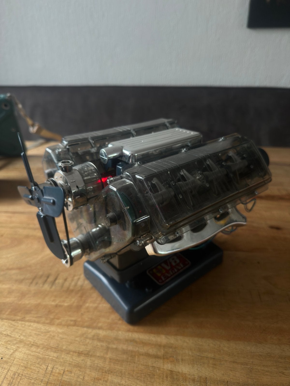 V8 model motor, Ophalen, Zo goed als nieuw