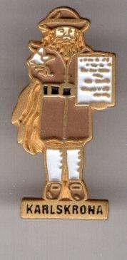 Karlskrona Zweden koper PIN ( BLAD0_068 ), Verzenden, Zo goed als nieuw, Stad of Land, Speldje of Pin
