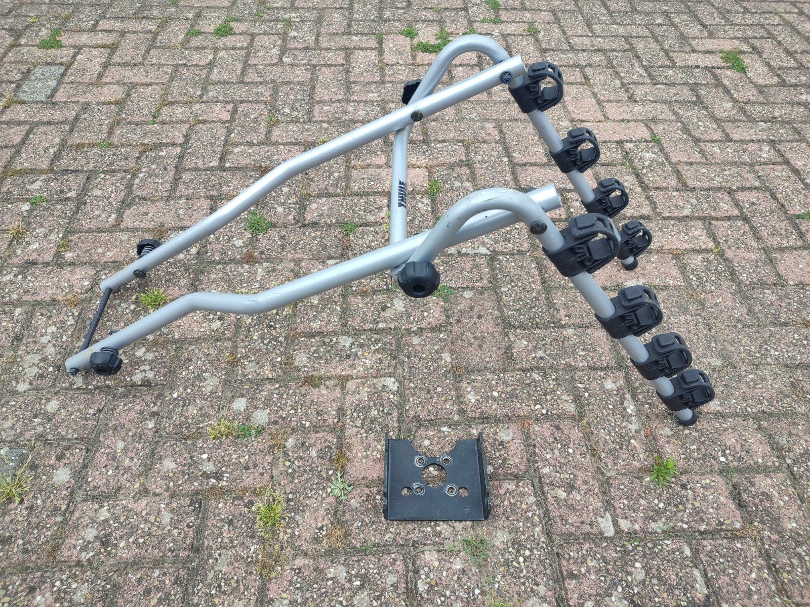 Thule BoltOn 9705 Trekhaakdrager voor 2 fietsen, Ophalen