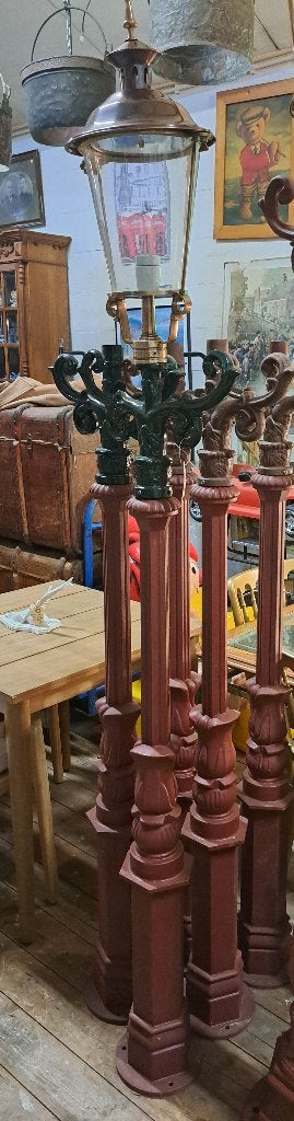 Gietijzeren lantaarnpaal met echte koperen kap 218 cm hoog, Ophalen, Gebruikt, Staande lamp, Netvoeding